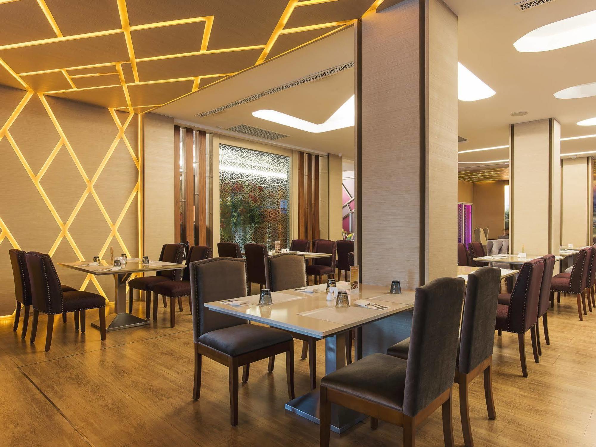 One One Bangkok Hotel Ngoại thất bức ảnh