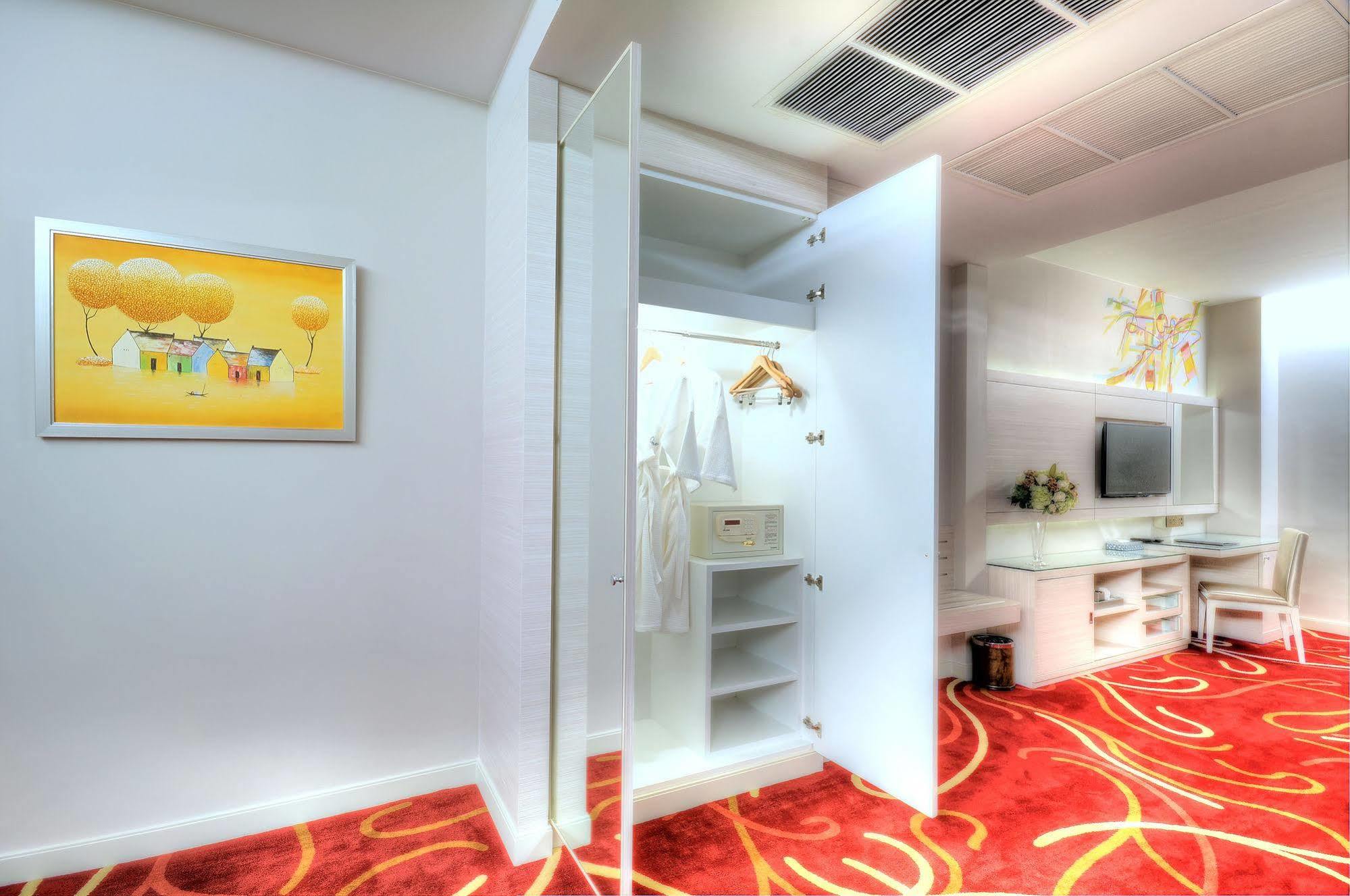 One One Bangkok Hotel Ngoại thất bức ảnh