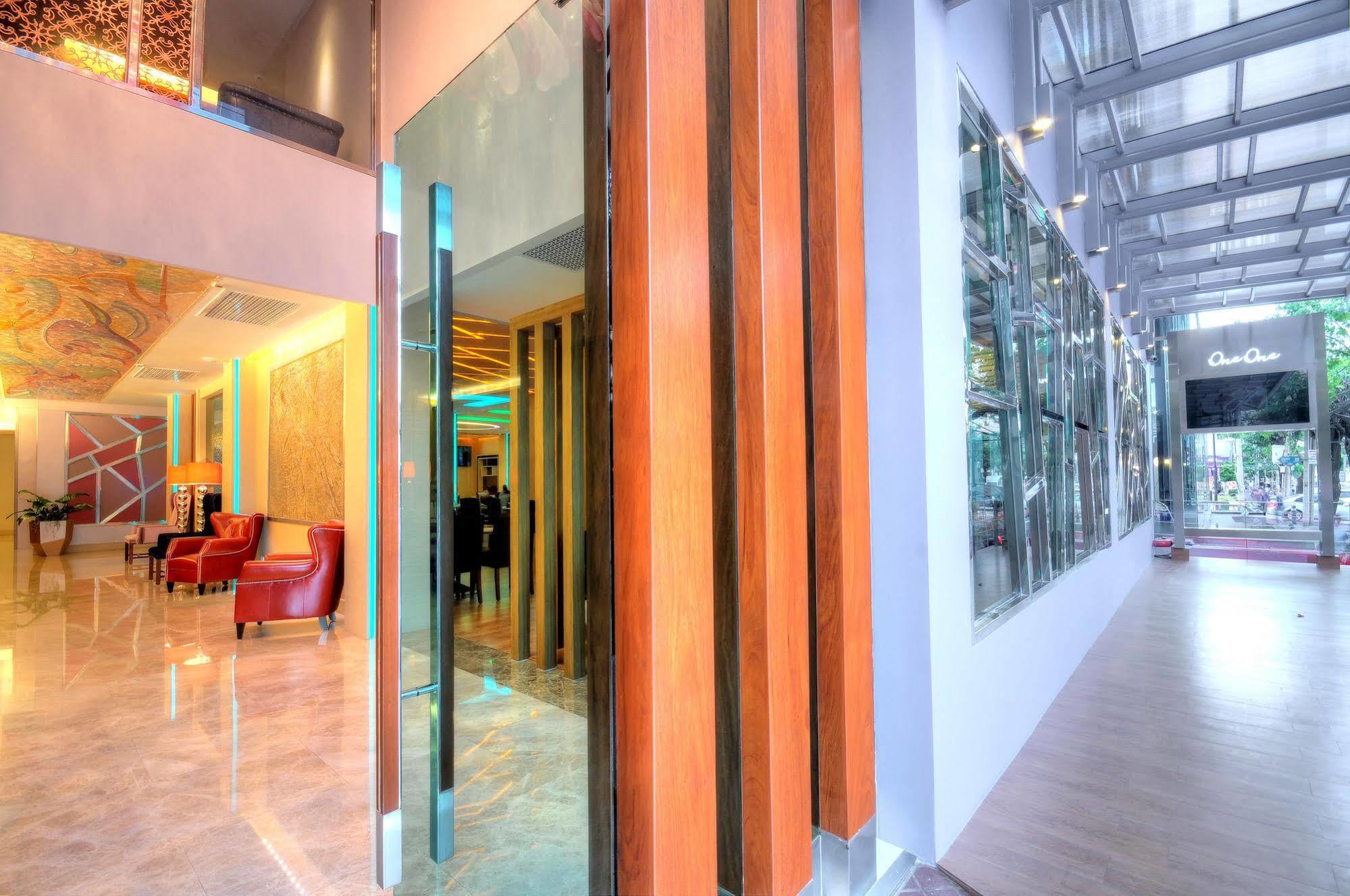 One One Bangkok Hotel Ngoại thất bức ảnh