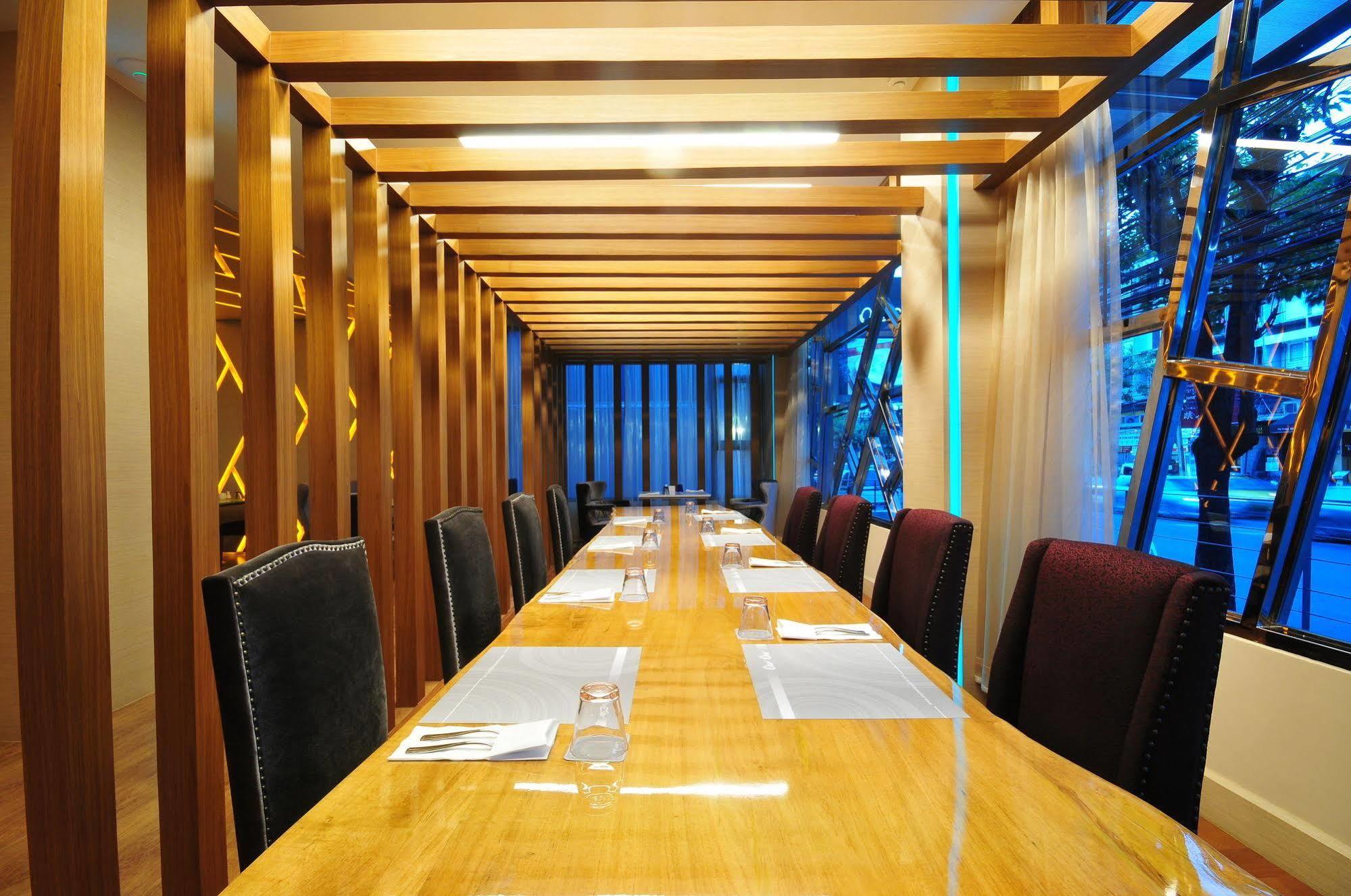 One One Bangkok Hotel Ngoại thất bức ảnh