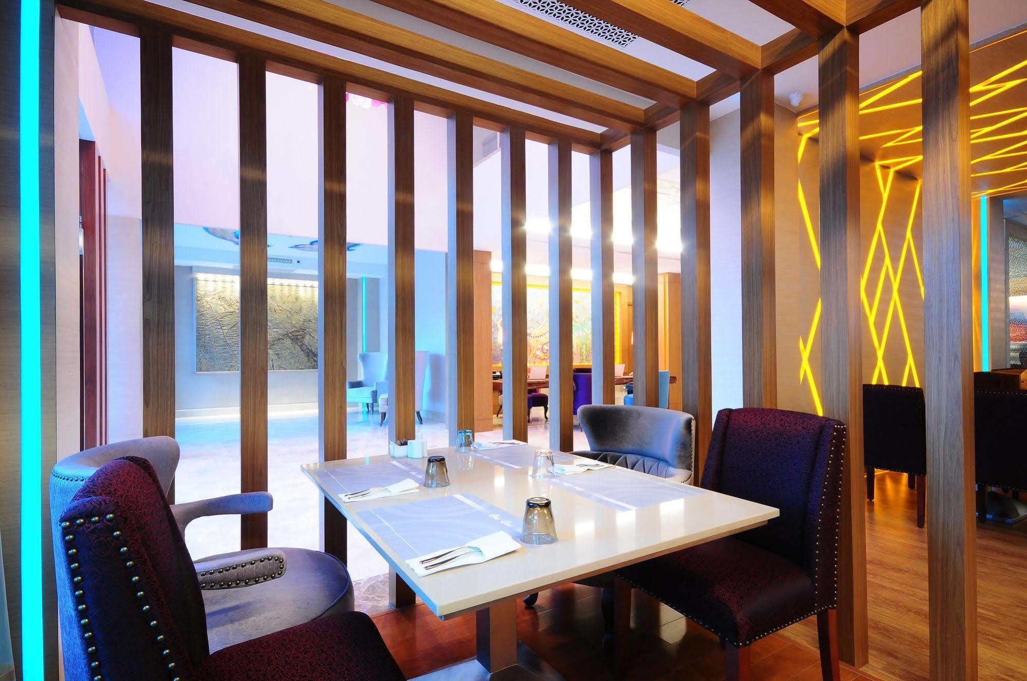 One One Bangkok Hotel Ngoại thất bức ảnh