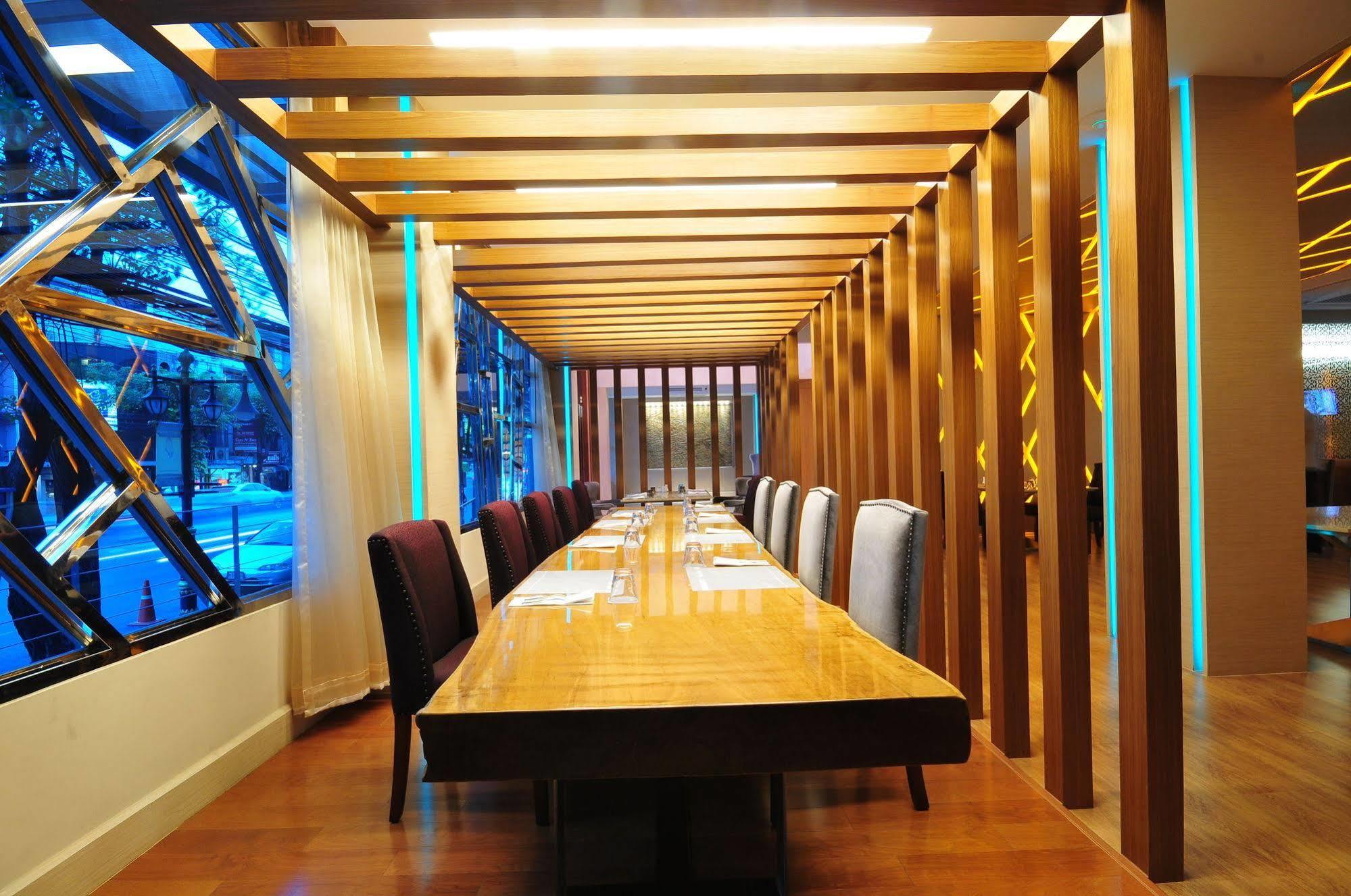 One One Bangkok Hotel Ngoại thất bức ảnh